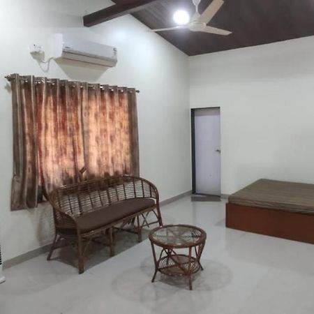 Vasant Lata Farm House Villa Barashiv ภายนอก รูปภาพ